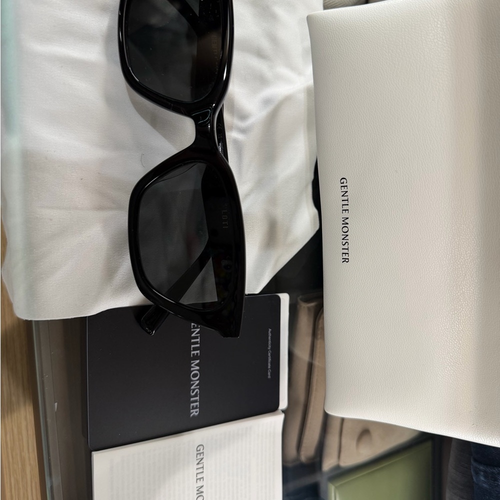GENTLE MONSTER Loti Sunglasses with Dark Smoke Lenses - Picture 3 of 4